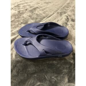 OOFOS navy flip flops, men’s 9, women’s 11